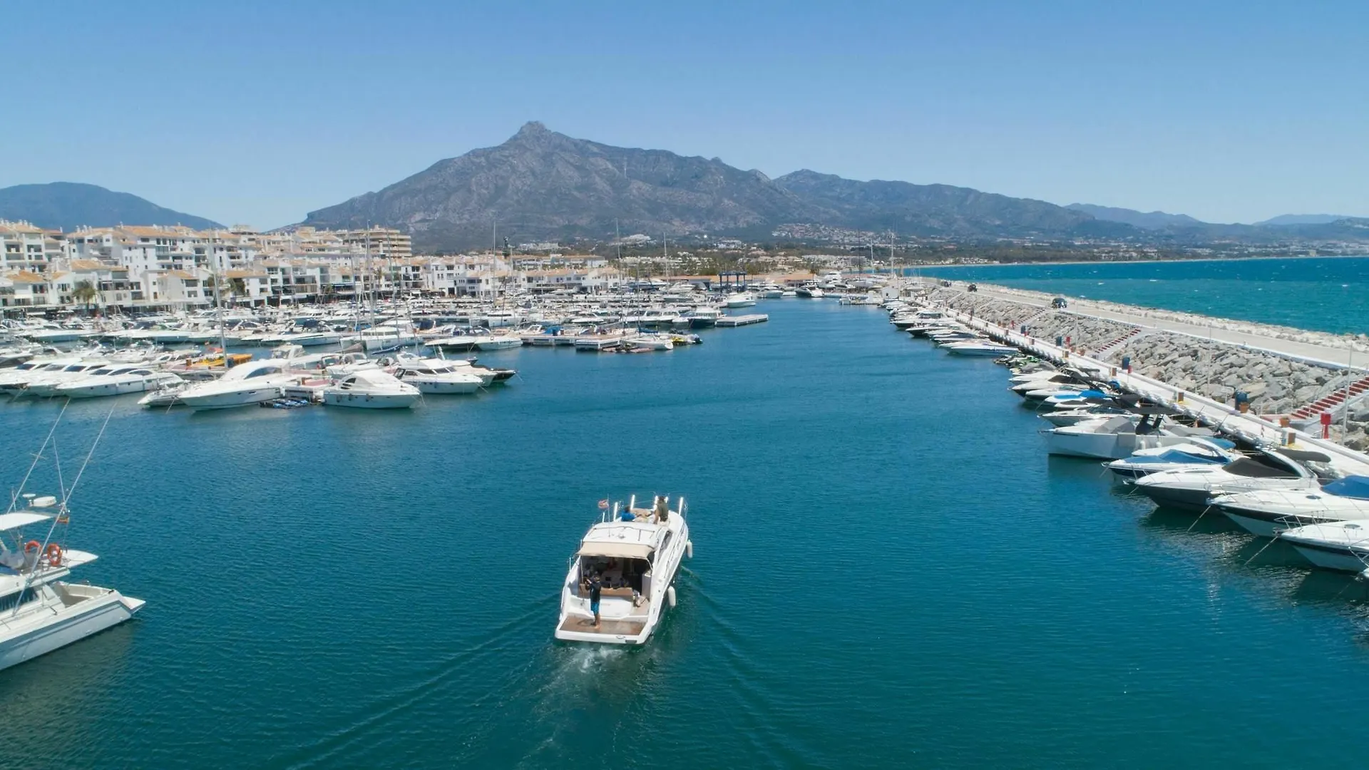 Villa With 6 Bedrooms In Marbella, With Wonderful Sea View, Private Pool, Fur... Μαρμπέλλα
